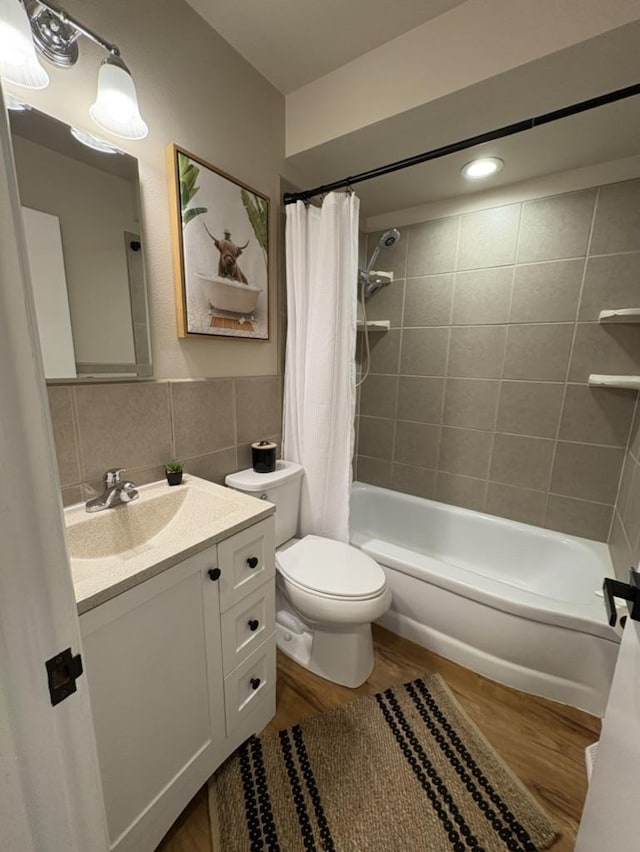 1406 S Cedar St Unit 1408, Spokane, WA 99203 - bathroom with wood finished floors, vanity, and shower / bathtub combination with curtain