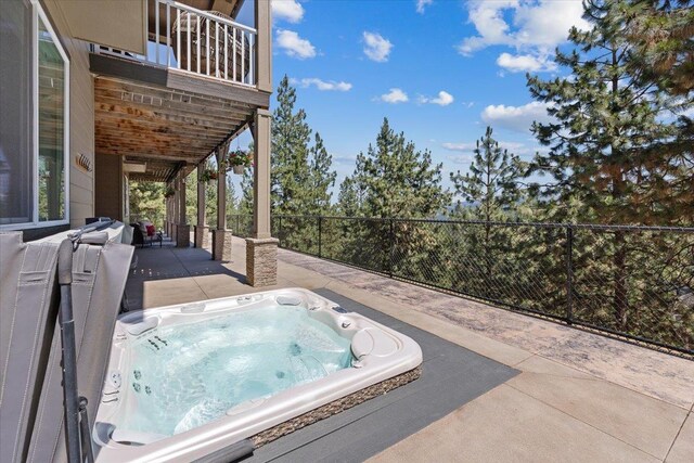 7105 S Saddle Ridge Ln, Spokane Valley, WA 99016 - view of swimming pool with an outdoor hot tub
