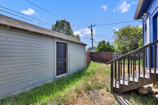 2505 W Mallon Ave, Spokane, WA 99201 - view of yard with an outbuilding