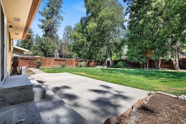 317 E Eaton Ave, Spokane, WA 99218 - fenced backyard with a patio area