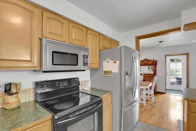 1310 N Woodruff Rd, Spokane Valley, WA 99206 - kitchen with appliances with stainless steel finishes, dark countertops, and light wood-type flooring