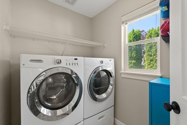 5214 S Myrtle Ln, Spokane, WA 99223 - laundry room featuring independent washer and dryer