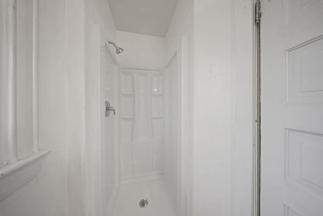1434 W 8th Ave, Spokane, WA 99204 - bathroom featuring a shower stall
