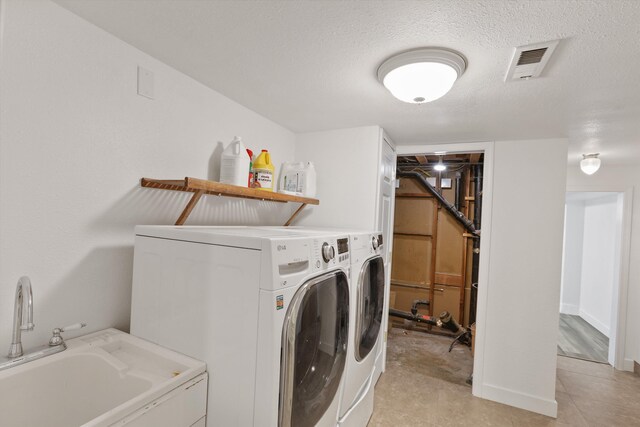 4523 N Royal Ct, Spokane, WA 99205 - laundry room featuring washing machine and dryer and a textured ceiling