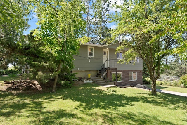 6221 N Highview Ln, Spokane Valley, WA 99217 - rear view of property featuring a yard