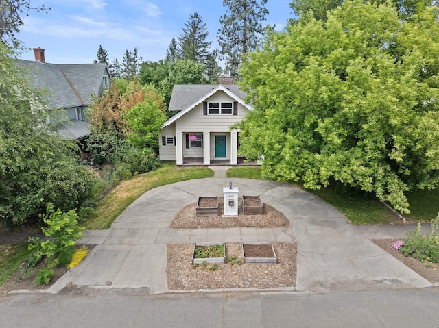 2026 W 9th Ave, Spokane, WA 99204 - view of front facade featuring a chimney
