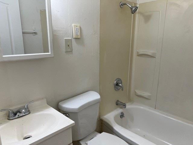 1304 W Maxwell Ave, Spokane, WA 99201 - bathroom with bathing tub / shower combination and vanity