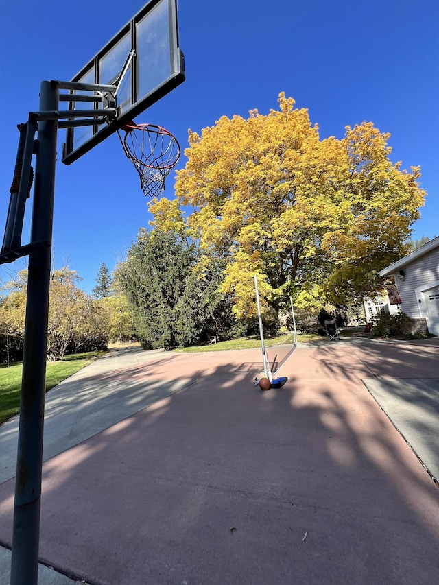1703 W 25th Ave, Spokane, WA 99224 - view of sport court with basketball court