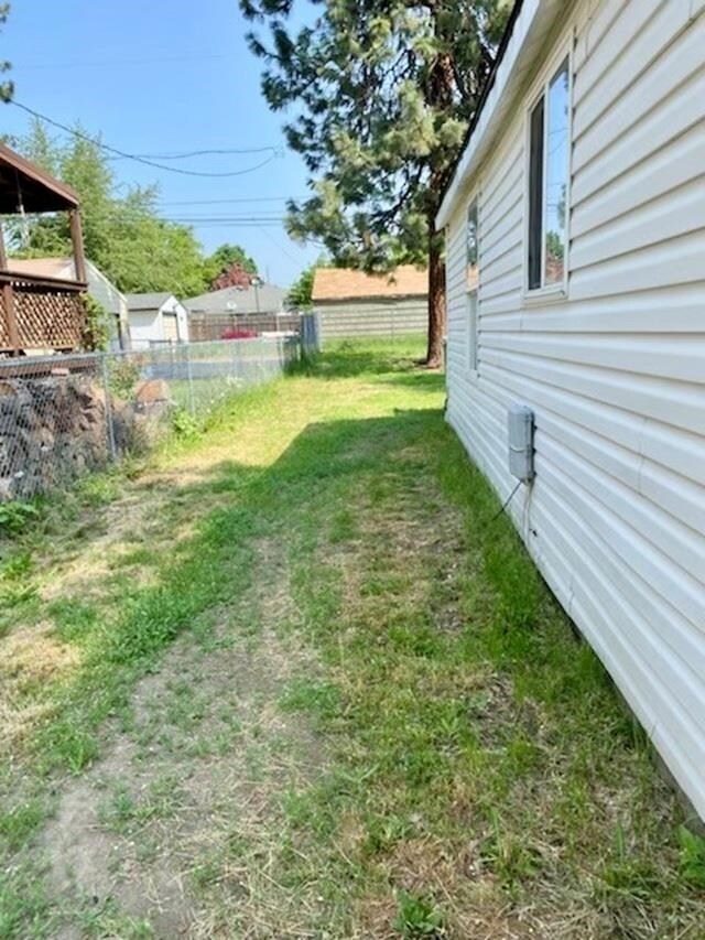 1320 W Rowan Ave, Spokane, WA 99205 - photo 14