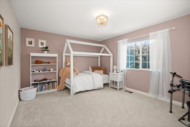 4620 E 43rd Ave, Spokane, WA 99223 - carpeted bedroom featuring baseboards and a chandelier