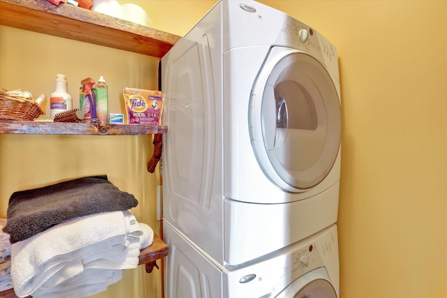 4629 Mix Way, Loon Lake, WA 99148 - laundry area featuring stacked washing machine and dryer
