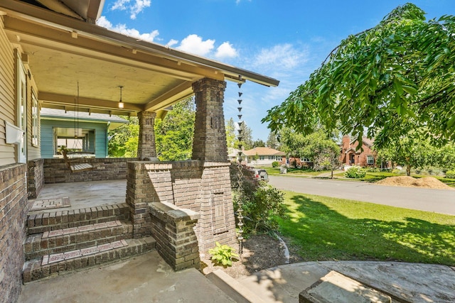 1107 W 19th Ave, Spokane, WA 99203 - view of covered porch