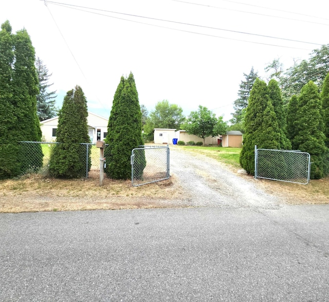 8602 E E Harrington Ave, Spokane Valley, WA 99212 - view of dirt / gravel driveway featuring a gate