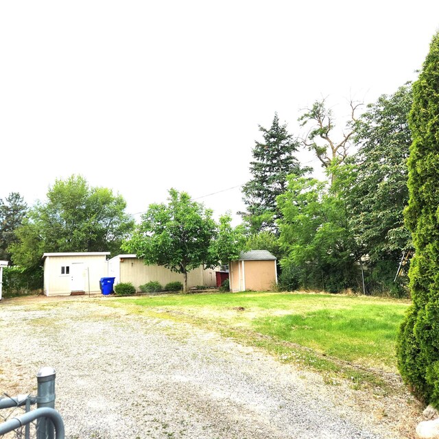 8602 E E Harrington Ave, Spokane Valley, WA 99212 - view of yard with a storage shed