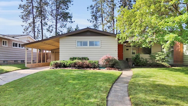1718 E 39th Ave, Spokane, WA 99203 - view of front of house with a front yard and driveway