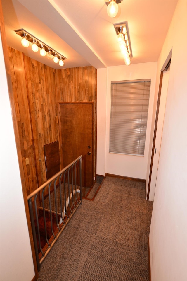 7516 E Baldwin Ave, Spokane Valley, WA 99212 - hall with wood walls