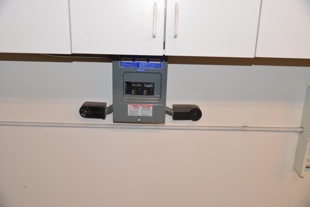 7516 E Baldwin Ave, Spokane Valley, WA 99212 - detailed view of electric panel