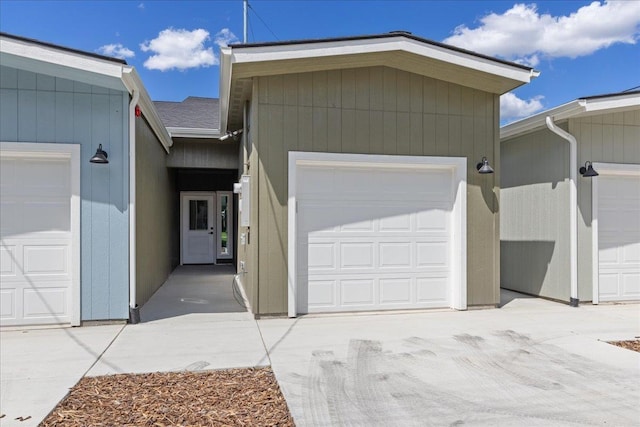 2236 E 4th Ave, Spokane, WA 99202 - view of front facade with a garage