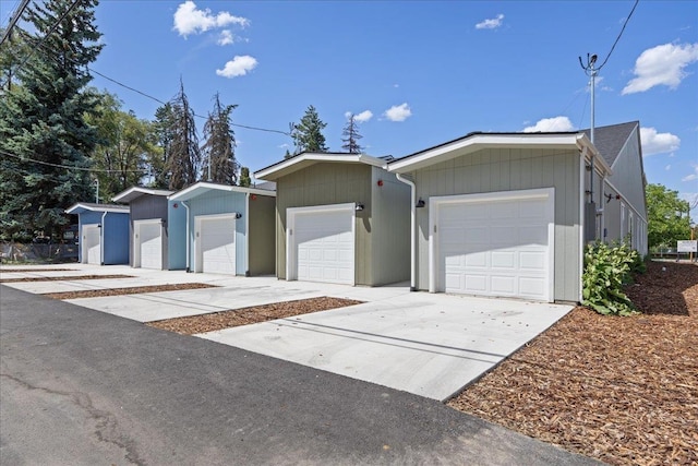 2236 E 4th Ave, Spokane, WA 99202 - view of front of house featuring a garage and concrete driveway