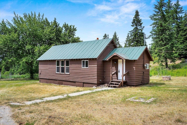 1541 Thompson Rd, Elk, WA 99009 - rustic home featuring a front lawn and a metal roof