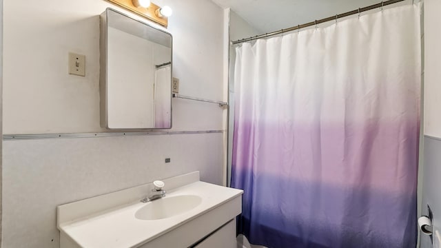 1622 W 10th Ave, Spokane, WA 99204 - bathroom featuring vanity and curtained shower