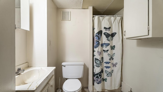 1622 W 10th Ave, Spokane, WA 99204 - full bath featuring vanity and curtained shower