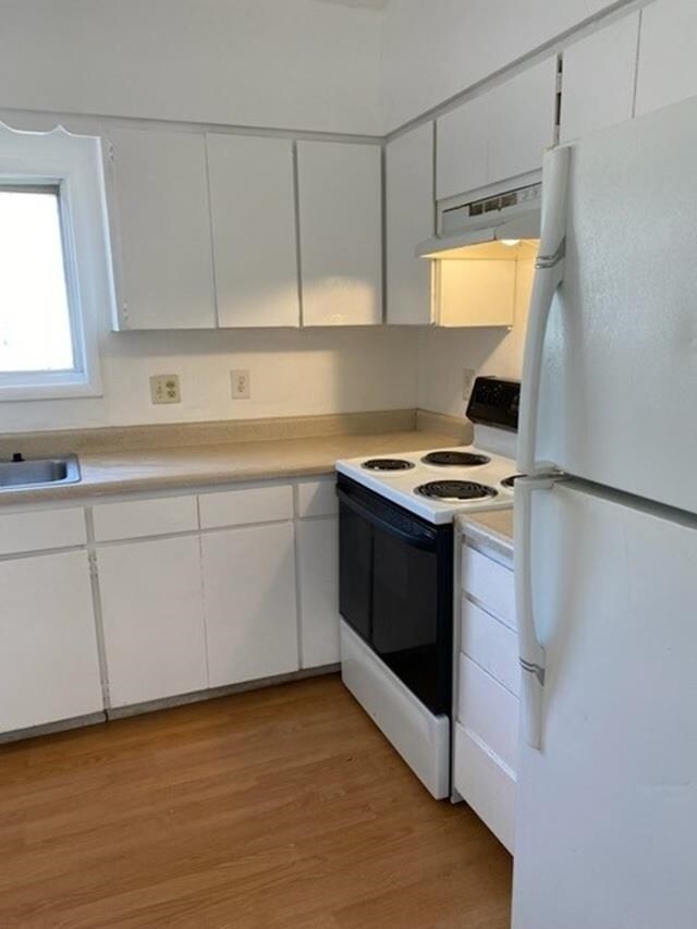 2526 W Sinto Ave, Spokane, WA 99201 - kitchen featuring white appliances, under cabinet range hood, light countertops, and white cabinetry