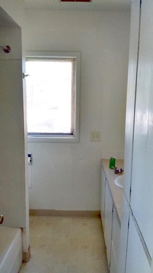2526 W Sinto Ave, Spokane, WA 99201 - bathroom with vanity and a bath