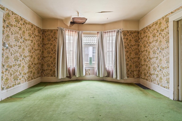2624 W College Ave, Spokane, WA 99201 - carpeted empty room with wallpapered walls