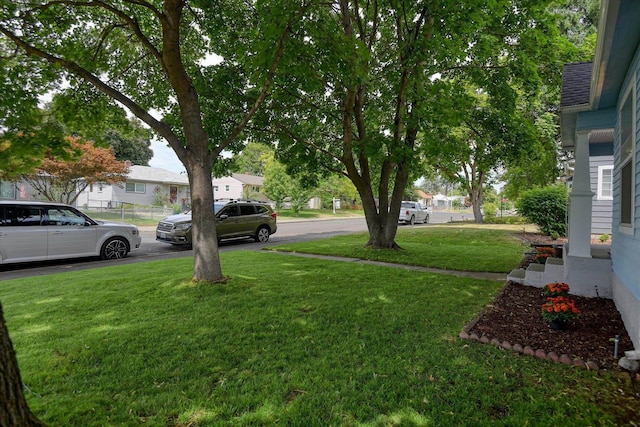 4526 N Walnut St, Spokane, WA 99205 - view of grassy yard with a residential view