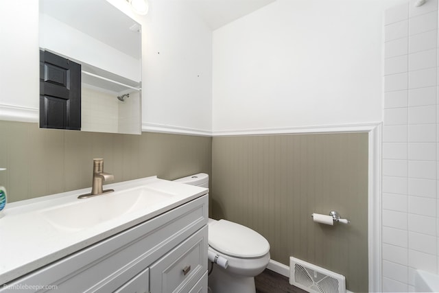 11918 E Grace Ave, Spokane Valley, WA 99206 - full bath with vanity and wainscoting