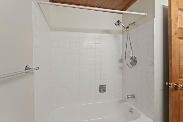 214 W 6th Ave Apt 201, Spokane, WA 99204 - full bath featuring washtub / shower combination