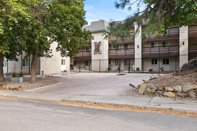 214 W 6th Ave Apt 201, Spokane, WA 99204 - view of property with uncovered parking