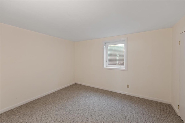3157 E 35th Ave, Spokane, WA 99223 - empty room featuring light carpet