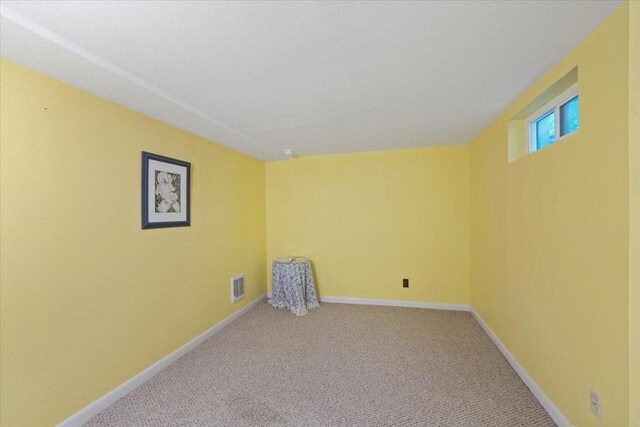 3157 E 35th Ave, Spokane, WA 99223 - unfurnished room with light carpet and baseboards