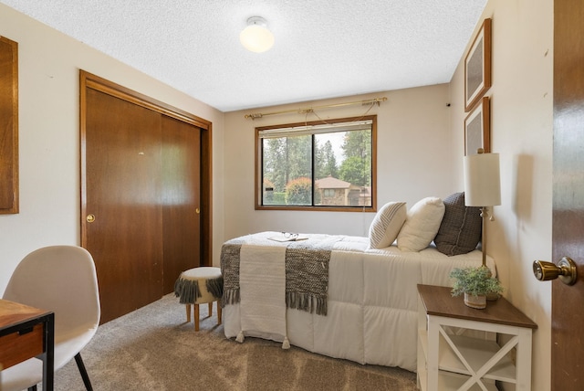 10818 N Humboldt Dr, Spokane, WA 99218 - carpeted bedroom featuring a closet and a textured ceiling