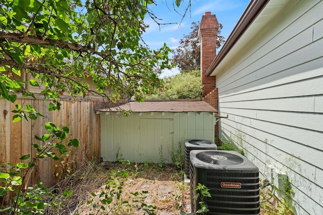 13419 N Whitehouse Ct, Spokane, WA 99208 - view of yard with a storage unit