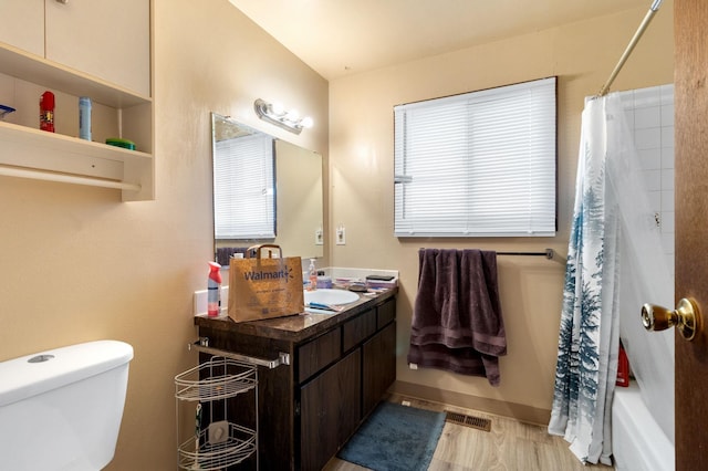 11816-11818 N Wall St, Spokane, WA 99218 - full bath with vanity and toilet