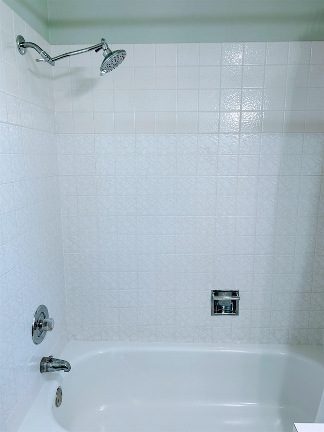 1026 W Bellwood Dr, Spokane, WA 99218 - full bath with shower / washtub combination