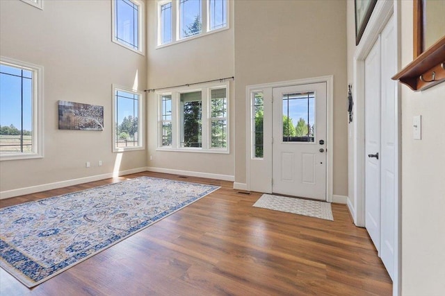 1716 W Country Hunt Ln, Spokane, WA 99224 - foyer entrance featuring wood finished floors and a towering ceiling