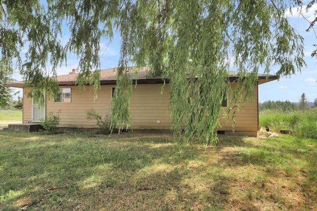 42503 N Regal Rd, Elk, WA 99009 - view of side of property featuring a yard and crawl space