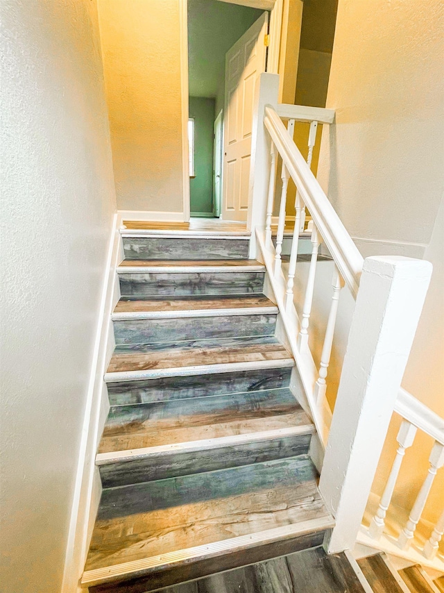 1616 N Cedar Ave, Spokane, WA 99205 - stairs featuring wood finished floors and a textured wall