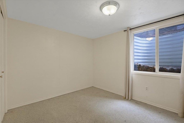 5318 N Walnut St, Spokane, WA 99205 - unfurnished room featuring light carpet