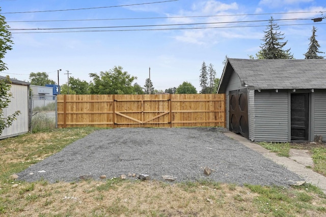 411 S Ferrall St, Spokane, WA 99202 - view of yard featuring a storage unit