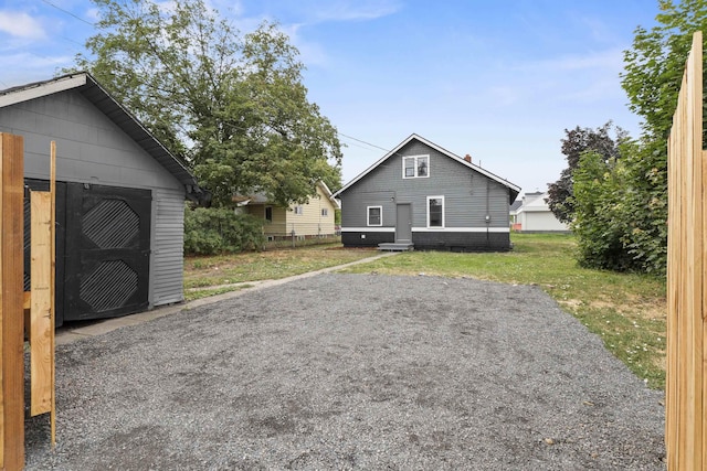 411 S Ferrall St, Spokane, WA 99202 - rear view of property featuring a lawn