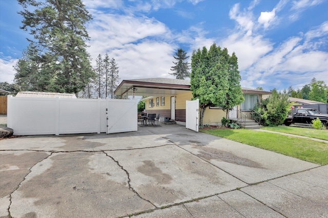 3511 W Francis Ave, Spokane, WA 99205 - view of front facade featuring a gate