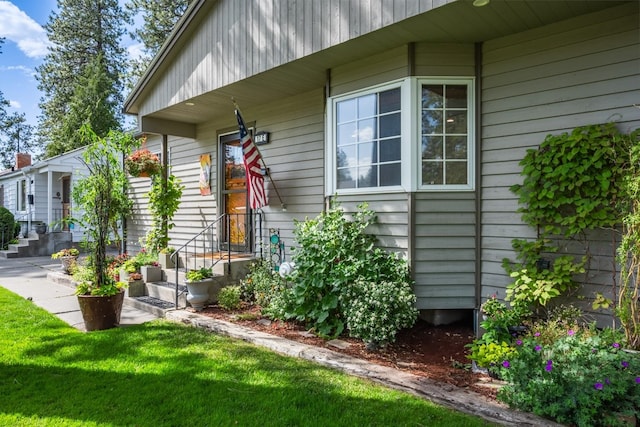 17 E 34th Ave, Spokane, WA 99203 - property entrance with a yard