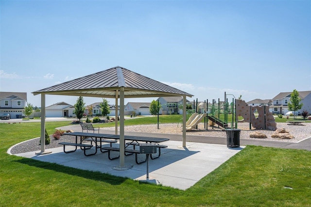 1805 E A St, Deer Park, WA 99006 - surrounding community with a lawn and a residential view