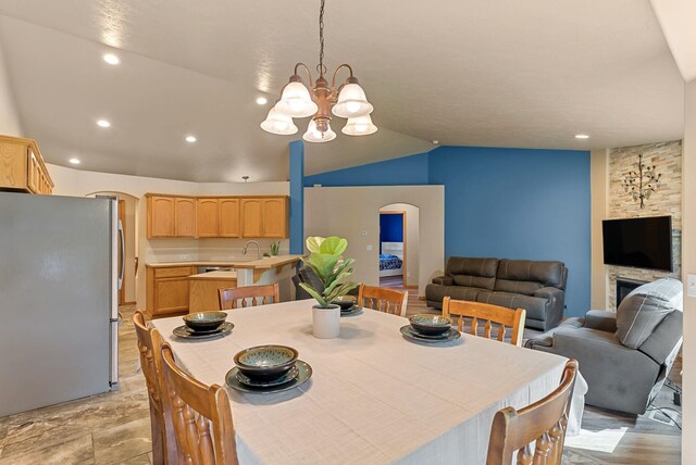 3518 S Woodlawn Dr, Spokane Valley, WA 99206 - dining area featuring a chandelier, lofted ceiling, arched walkways, and recessed lighting