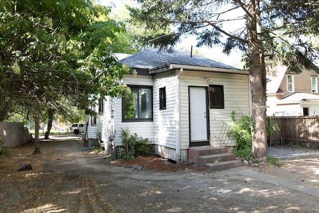 2514 4th Ave, Spokane, WA 99202 - view of front of house with entry steps and a shingled roof
